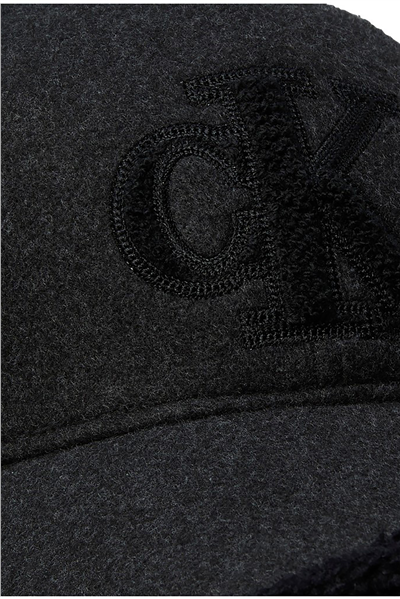 Calvin Klein Felt/ Sherpa Cap W/ Chenille Log Kadın Baseball Şapka Siyah