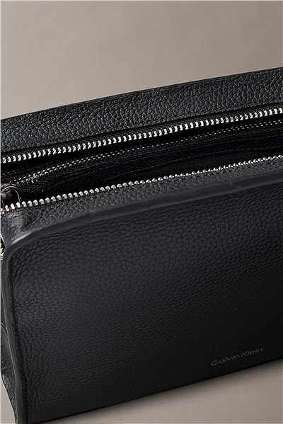 Calvin Klein Foil Emboss Pouch W/ Handle Erkek El Çantası