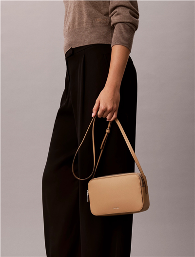 Calvin Klein Foil Logo Elongated Camera Bag Kadın Mini Omuz Çantası