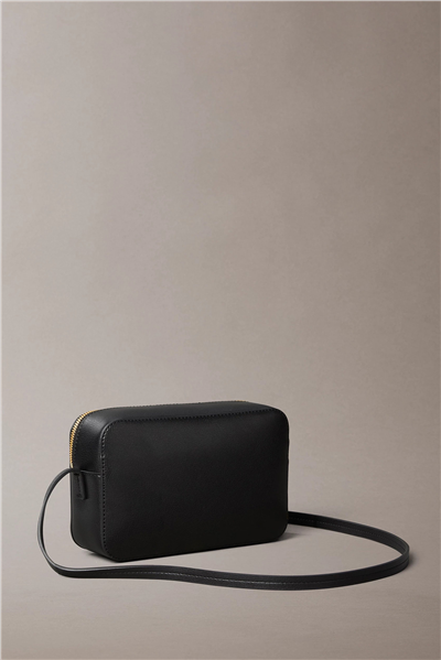 Calvin Klein Foil Logo Elongated Camera Bag Kadın Mini Omuz Çantası Çok Renkli