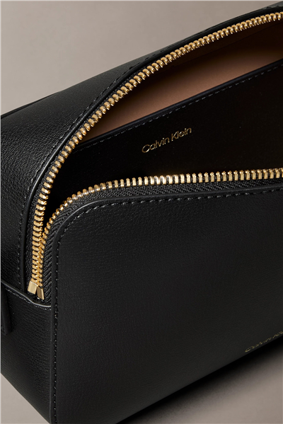 Calvin Klein Foil Logo Elongated Camera Bag Kadın Mini Omuz Çantası Çok Renkli