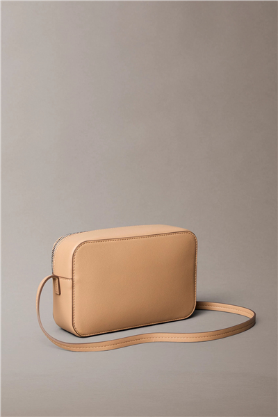 Calvin Klein Foil Logo Elongated Camera Bag Kadın Mini Omuz Çantası