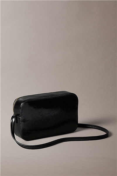 Calvin Klein Foil Logo Glossy Camera Bag Kadın Mini Omuz Çantası Siyah