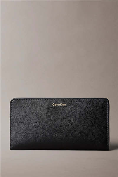 Calvin Klein Foil Logo Passport Longfold Kadın Cüzdan Çok Renkli