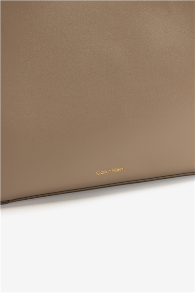 Calvin Klein Hardware Adj Strap Medium Bag Kadın Mini Omuz Çantası