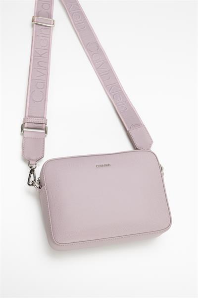 Calvin Klein Kadın Mini Omuz Çantası