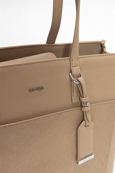 Calvin Klein Kadın Omuz Çantası