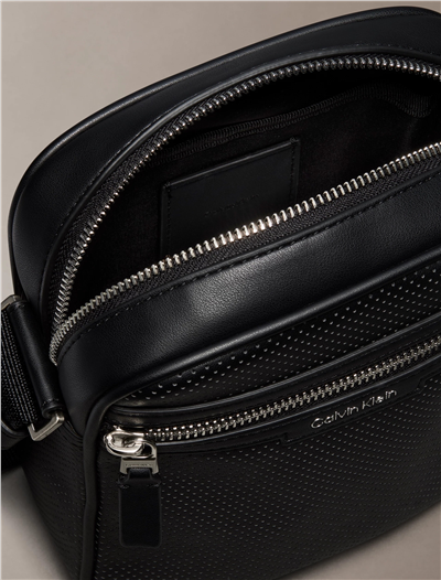 Calvin Klein Perforated Erkek Reporter Çanta Siyah