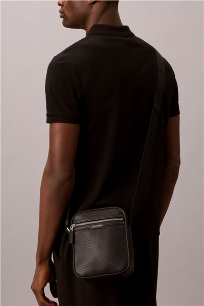 Calvin Klein Perforated Erkek Reporter Çanta Siyah