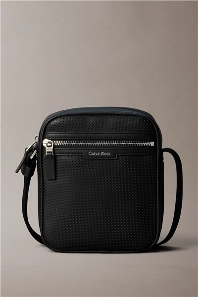 Calvin Klein Perforated Erkek Reporter Çanta Siyah