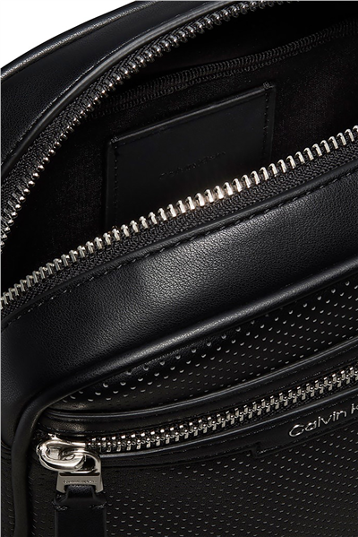 Calvin Klein Perforated Erkek Reporter Çanta Siyah