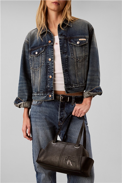Calvin Klein Pockets Monologo Shoulder Bag Kadın Mini Omuz Çantası Siyah