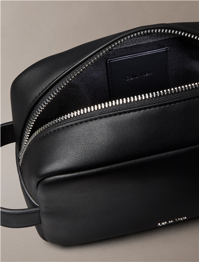 Calvin Klein Raised Dopp Kit Erkek El Çantası Siyah