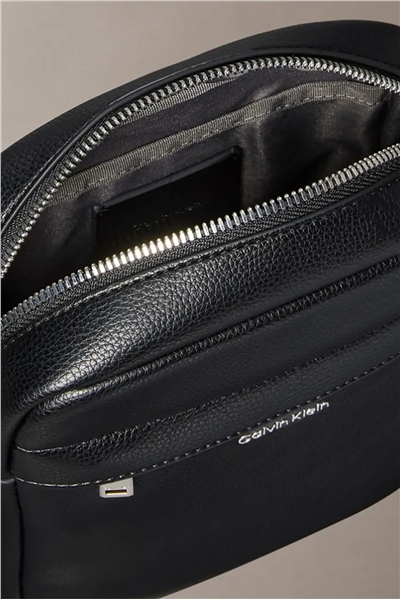 Calvin Klein Raised Erkek Reporter Çanta Siyah