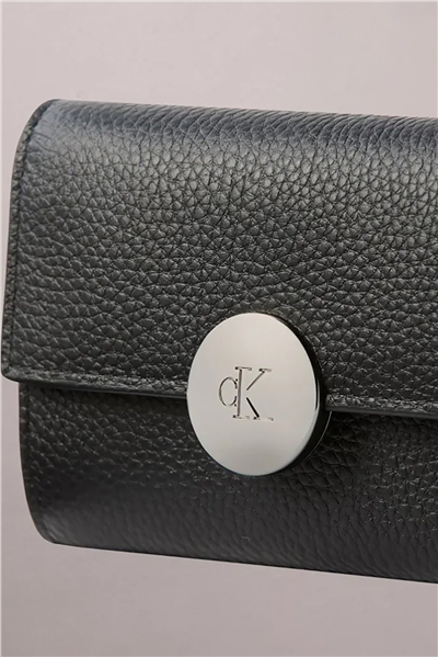 Calvin Klein Round Hw Pebble Trifold Kadın Cüzdan Siyah