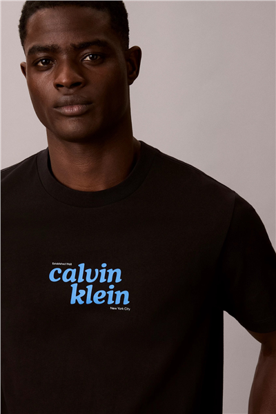 Calvin Klein Ss 20S Calvinklein Trvl Font Gra Erkek Bisiklet Yaka T-Shirt Siyah