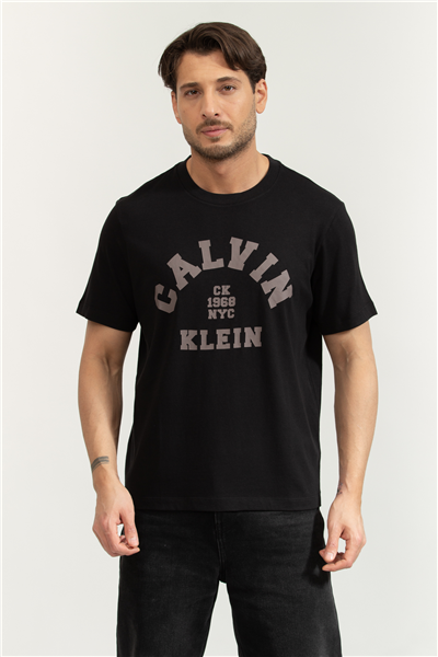 Calvin Klein SS 20S LN Calvin College Graphic Erkek Bisiklet Yaka T-Shirt