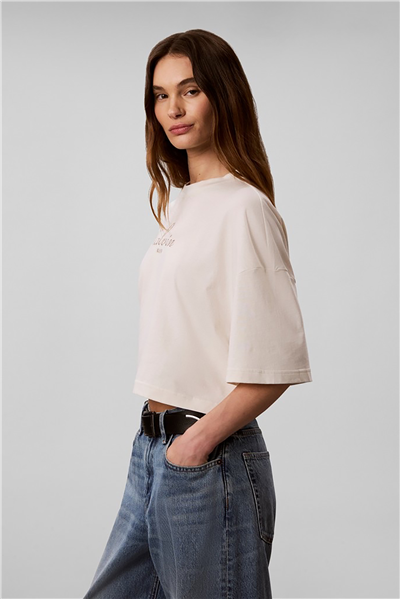 Calvin Klein Ss Boxy Crop Script Logo Tee Kadın Bisiklet Yaka T-Shirt Bej