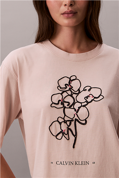 Calvin Klein Ss Seasonal Graphic Kadın Bisiklet Yaka T-Shirt