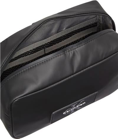 Calvin Klein Utility Dopp Kit W/ Hanger Erkek El Çantası