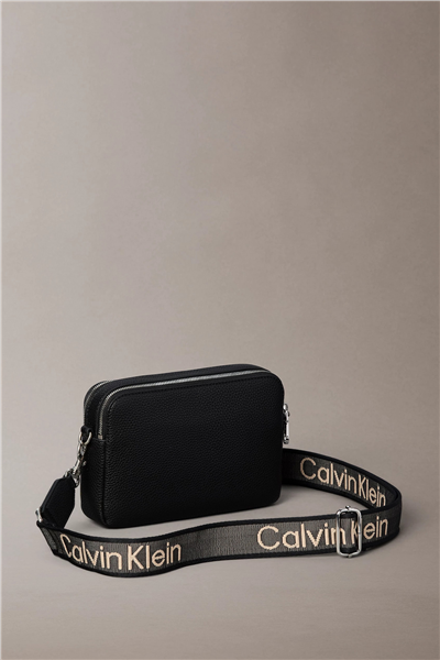 Calvin Klein Webbing 2X Strap Camera Bag Kadın Mini Omuz Çantası Siyah
