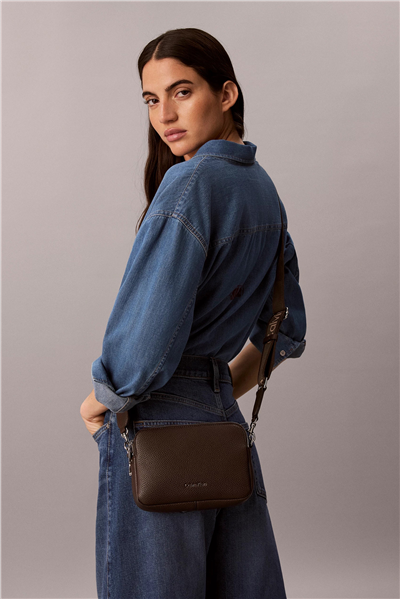 Calvin Klein Webbing 2X Strap Camera Bag Kadın Mini Omuz Çantası Kahverengi