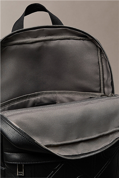 Calvin Klein Xl Emblem Aop Emboss Round Backp Erkek Sırt Çantası Siyah