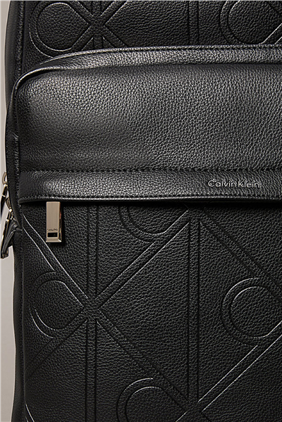 Calvin Klein Xl Emblem Aop Emboss Round Backp Erkek Sırt Çantası Siyah