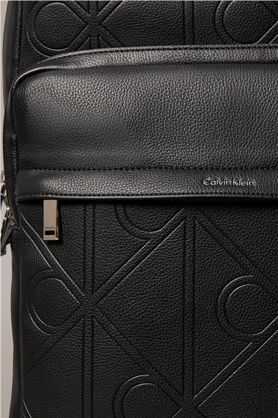 Calvin Klein Xl Emblem Aop Emboss Round Backp Erkek Sırt Çantası Siyah