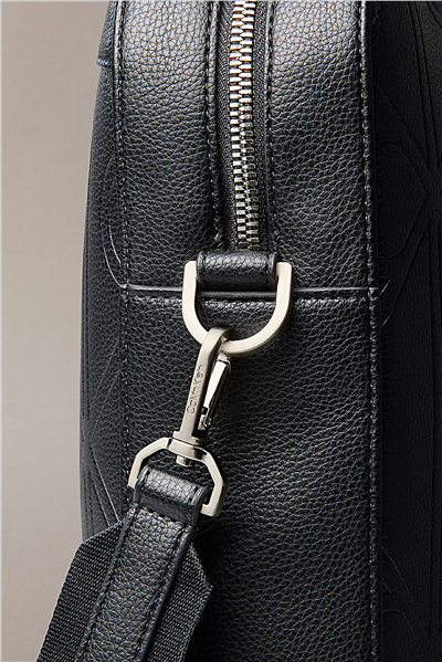 Calvin Klein Xl Emblem Aop Embss Commuter Erkek Bilgisayar Çantası Siyah