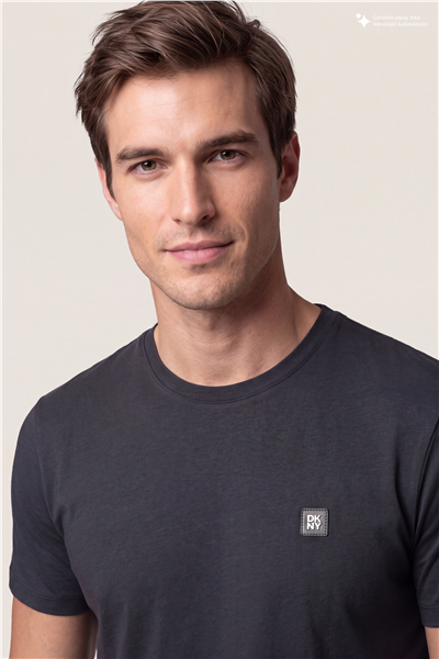 DKNY Metal Logo Tee Erkek Bisiklet Yaka T-Shirt Siyah