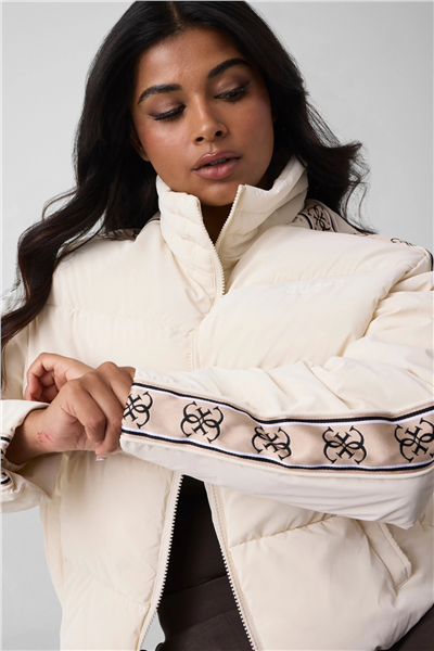 Guess Jack Kadın Aktif Şişme Mont Krem