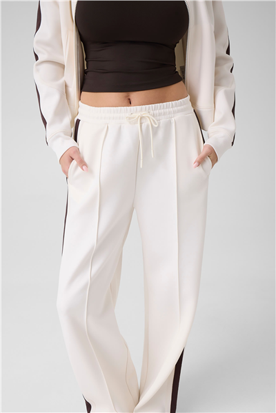 Guess Talitha Kadın Aktif Relaxed Fit Eşofman Altı Beyaz