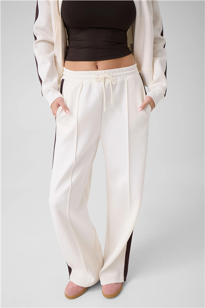 Guess Talitha Kadın Aktif Relaxed Fit Eşofman Altı Beyaz