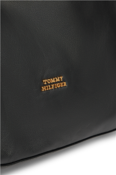 Tommy Hilfiger Th Soft Leather Hobo Kadın Omuz Çantası