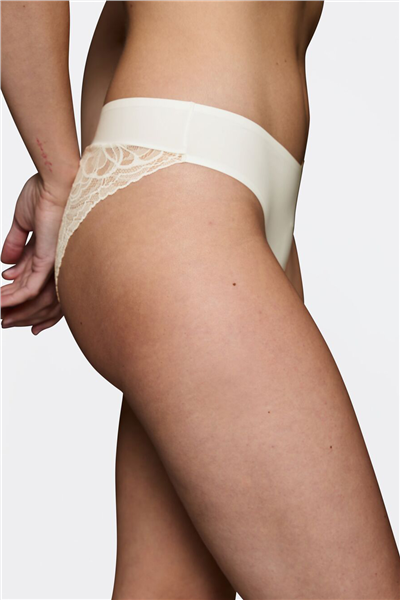 Triumph Kadın Body Make-Up Illusion Lace Highleg Tai Külot Beyaz