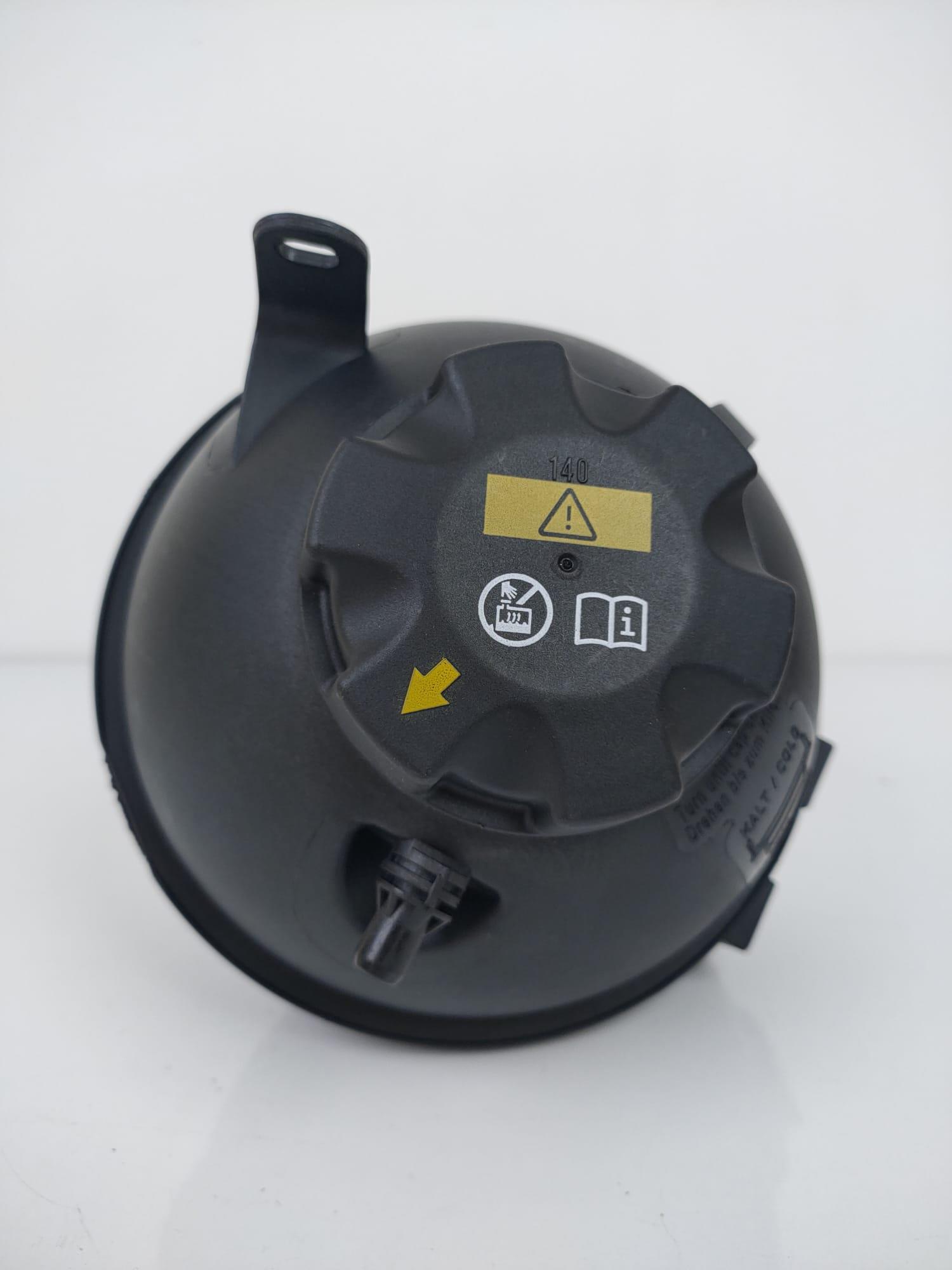 BMW RADYATOR SU BIDONU F25-F26 KAPAKLI - BMW - OEM 17138616418...