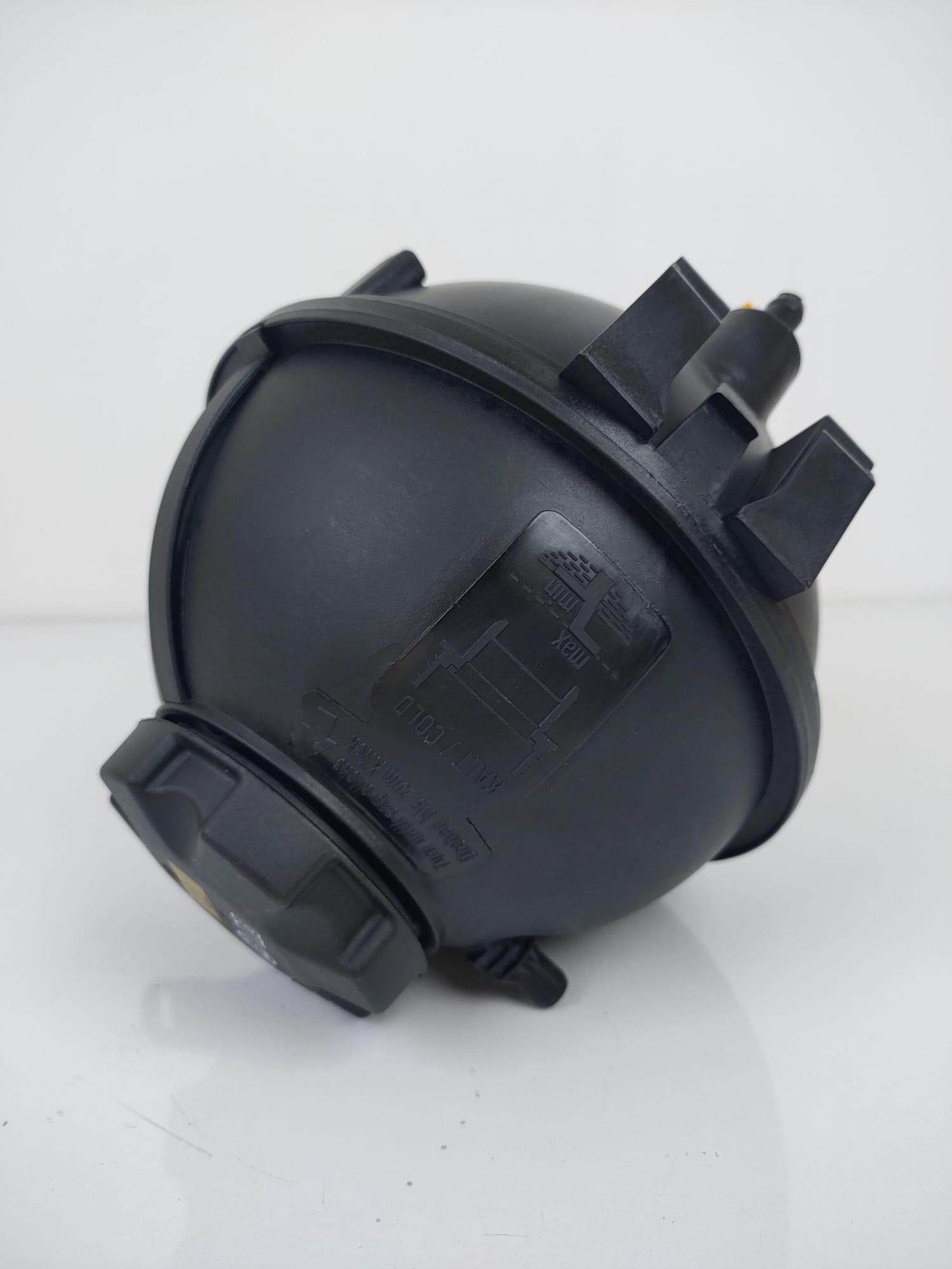 BMW RADYATOR SU BIDONU F25-F26 KAPAKLI - BMW - OEM 17138616418...