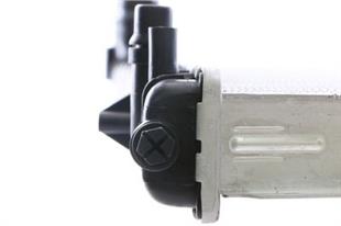 BMW RADYATÖR E53 3.0D - 4.4i 2000-2006 AT - BMW - OEM 17101439101