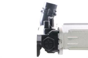 BMW RADYATÖR E84-E87-E90-E92 N47 MANUEL - BMW - OEM 17117790297...