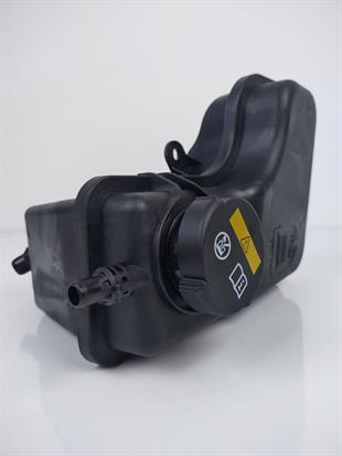BMW RADYATOR SU BIDONU E60-E65-E83 DIZEL KAPAKLI - BMW - OEM 17137800292