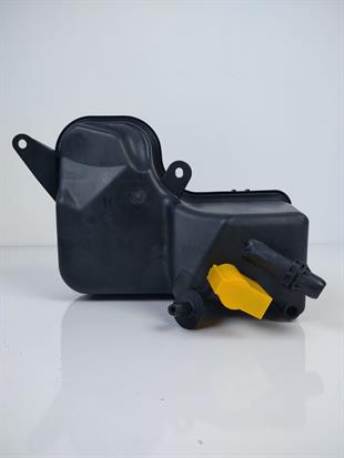 BMW RADYATOR SU BIDONU E60-E65-E83 DIZEL KAPAKLI - BMW - OEM 17137800292