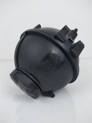 BMW RADYATOR SU BIDONU F25-F26 KAPAKLI - BMW - OEM 17138616418...