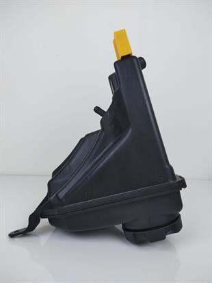 BMW SOGUTMA TANKI E90 KAPAKLI - BMW - OEM 17137607482..