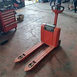 LINDE MT15-1133  Elektrikli Transpalet (F1.8080)