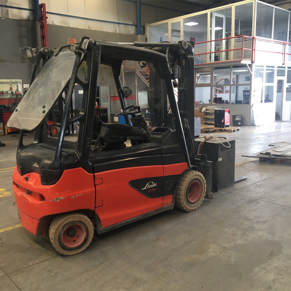 LINDE E30L-387 Elektrikli Forklift (F1.5972)