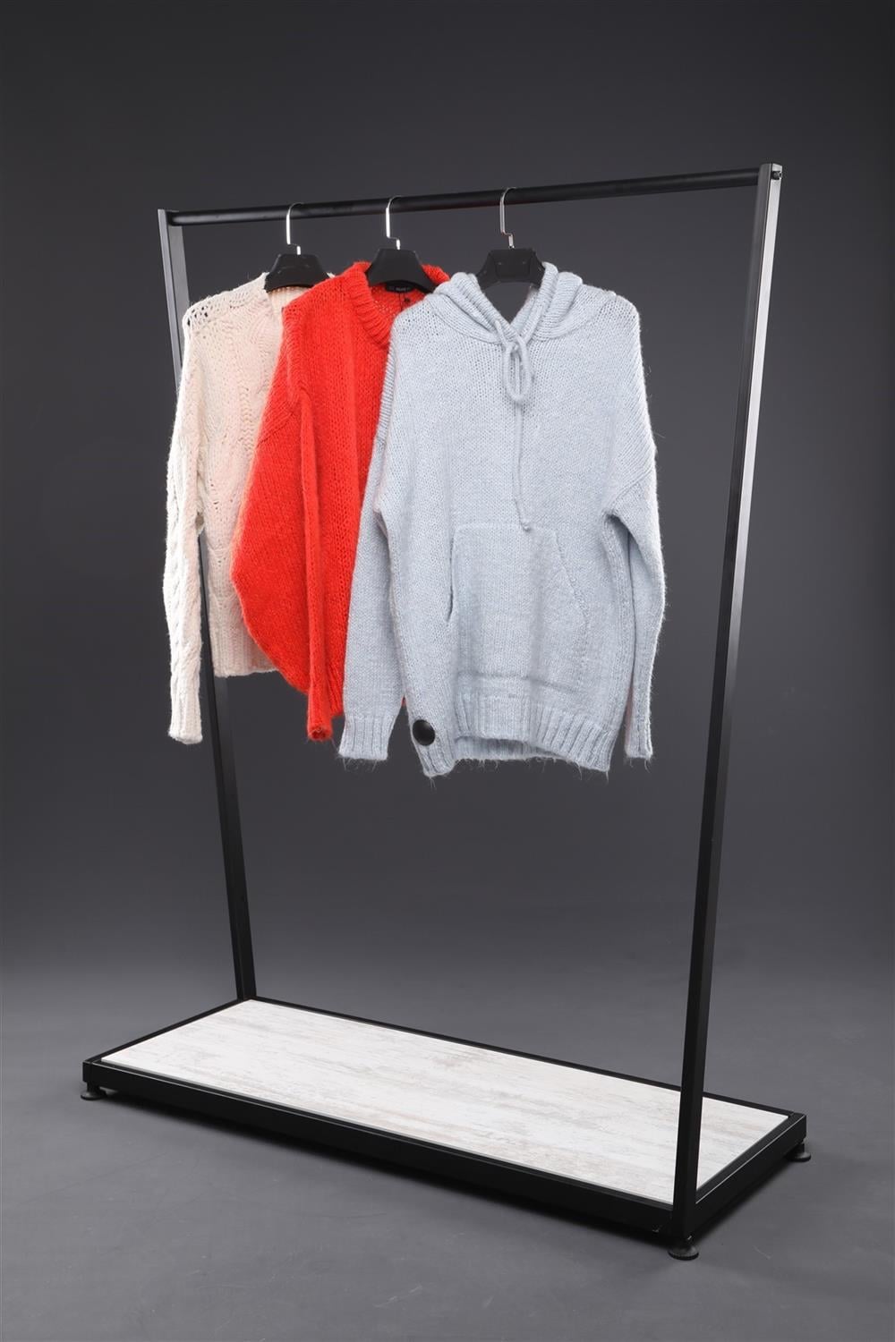 Siyah Çapraz Ayaklı Sunta Tabanlı Stand