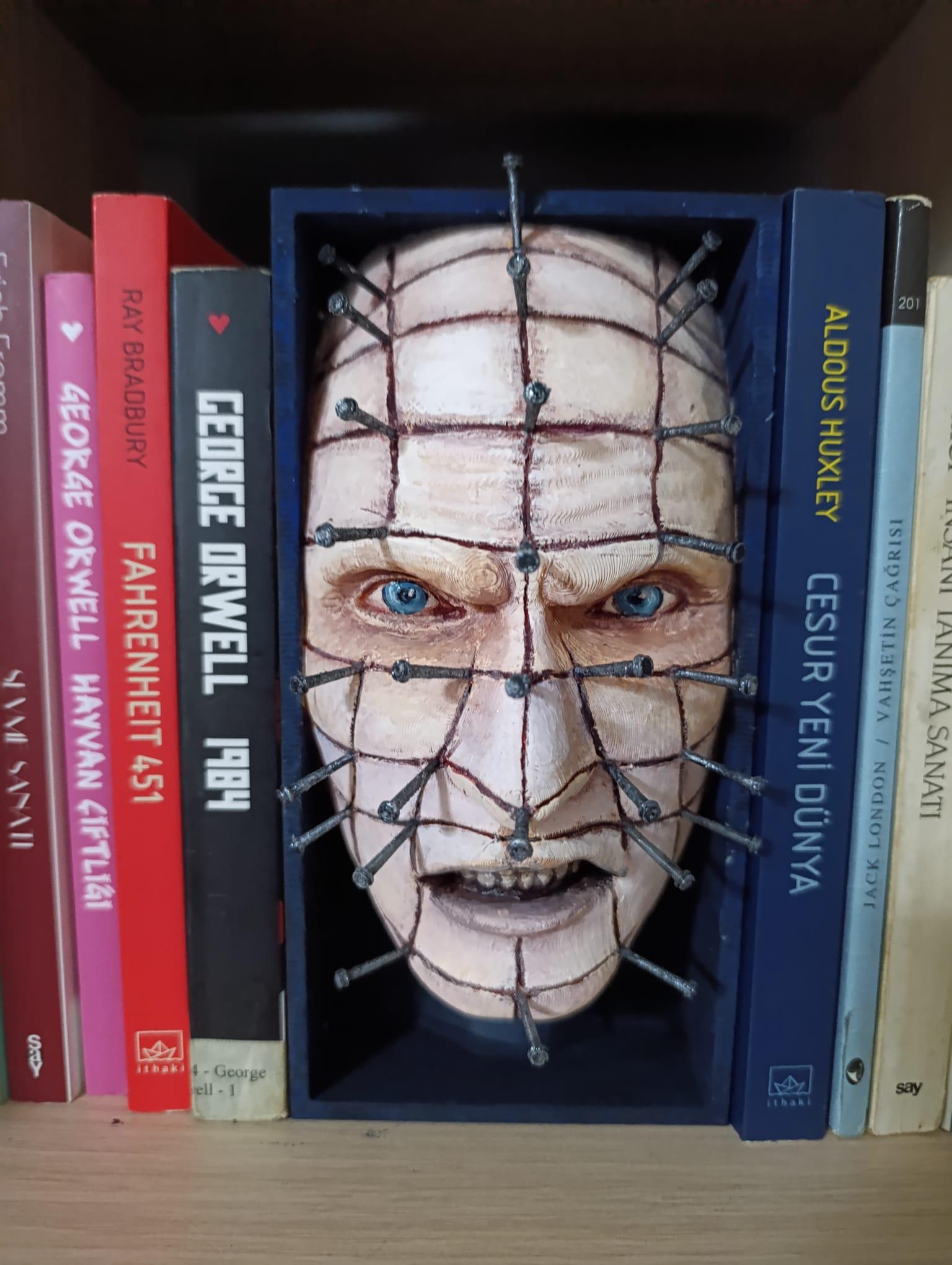 Book Nook PinHead