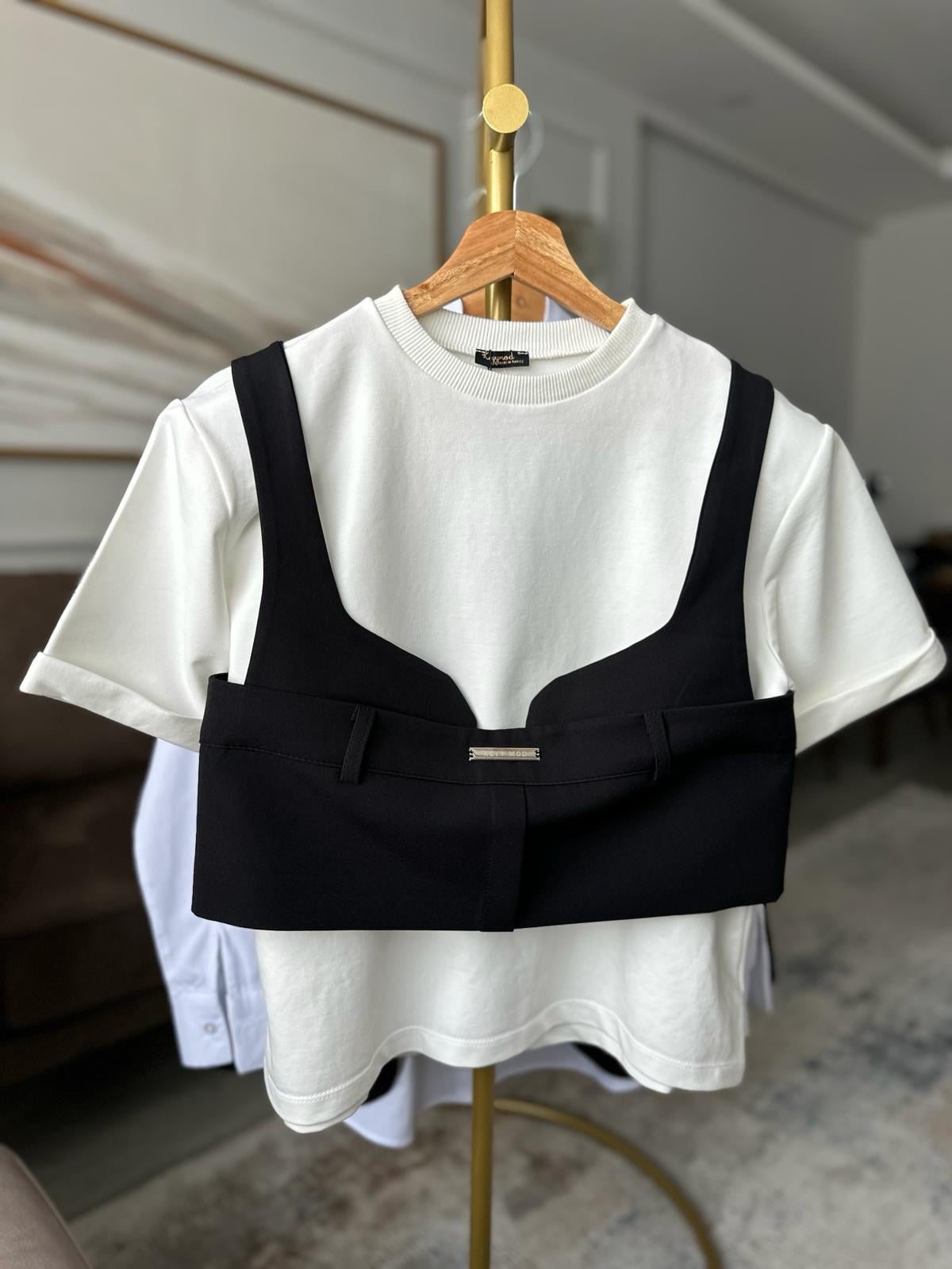 KORSE GARNİLİ BLUZ