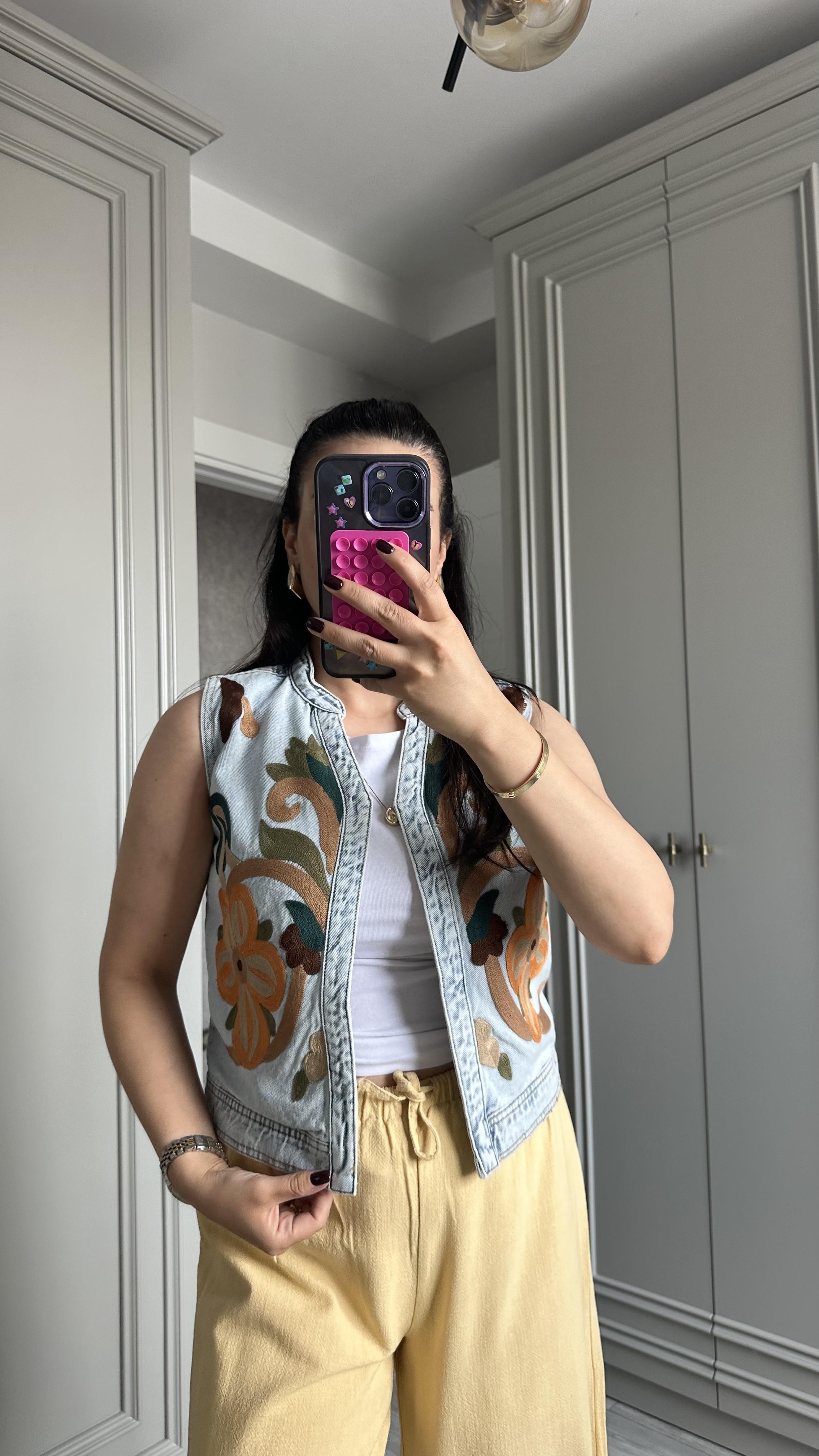 Nakış İşlemeli Yelek 